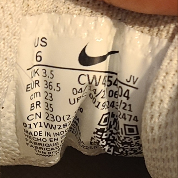 Nike Women's Athletic Shoes -Air Max 2, Black, White, and Blue - Picture 6 of 7